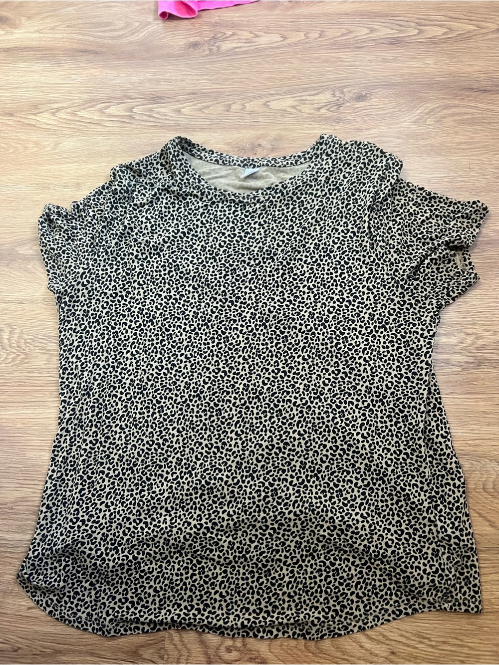 Old Navy Women's Short Sleeve Leopard Print Top - Black and Cream fits like med